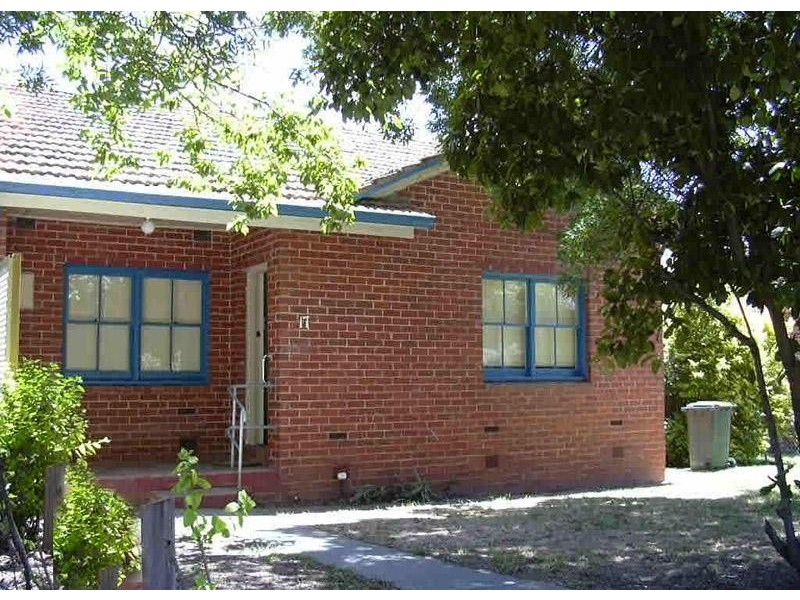 17 Churchill Avenue, Flora Hill VIC 3550