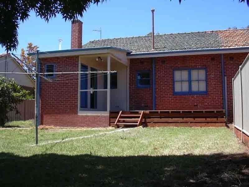 17 Churchill Avenue, Flora Hill VIC 3550