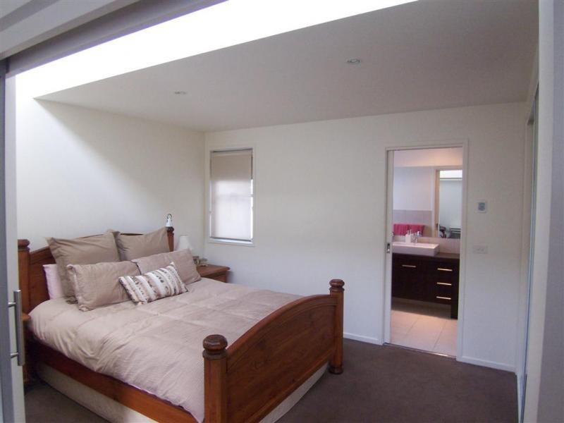 15 Gladstone Street, Quarry Hill VIC 3550