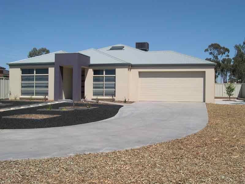 4 Gordonia Place, White Hills VIC 3550
