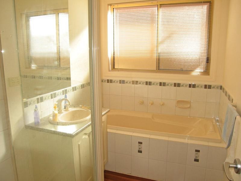Unit 1/4 Keck Street, Flora Hill VIC 3550