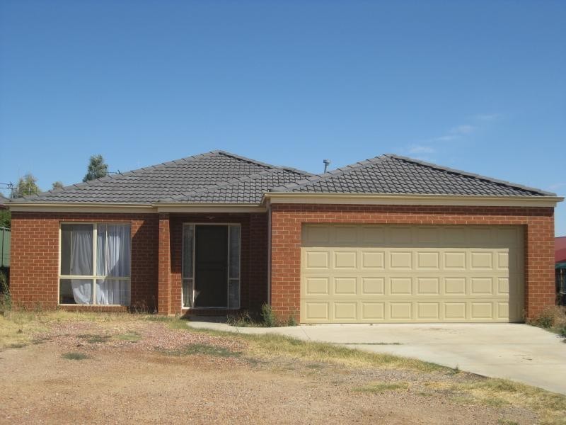 14 Alliance Avenue, California Gully VIC 3556