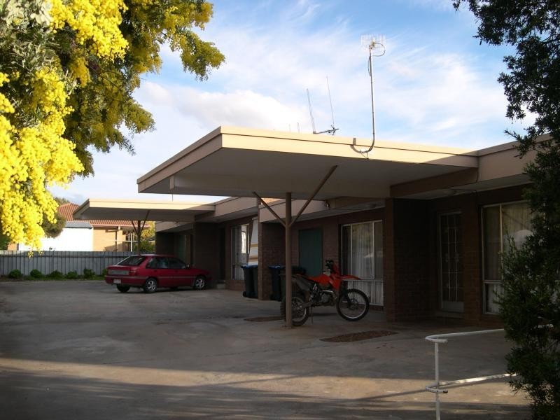 2/57 Lockwood Road, Kangaroo Flat VIC 3555