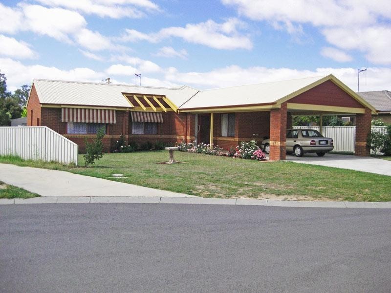 8 Dava Court, Kangaroo Flat VIC 3555