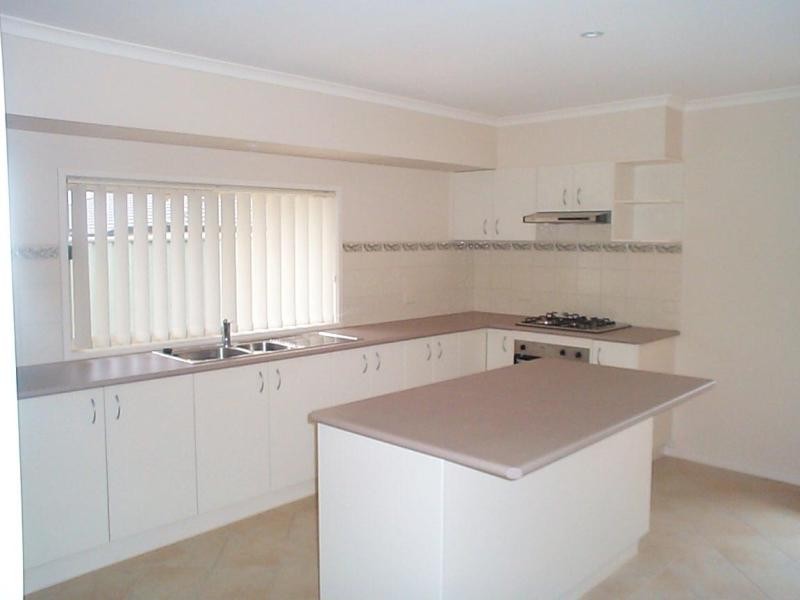 1 Luke Place, Flora Hill VIC 3550