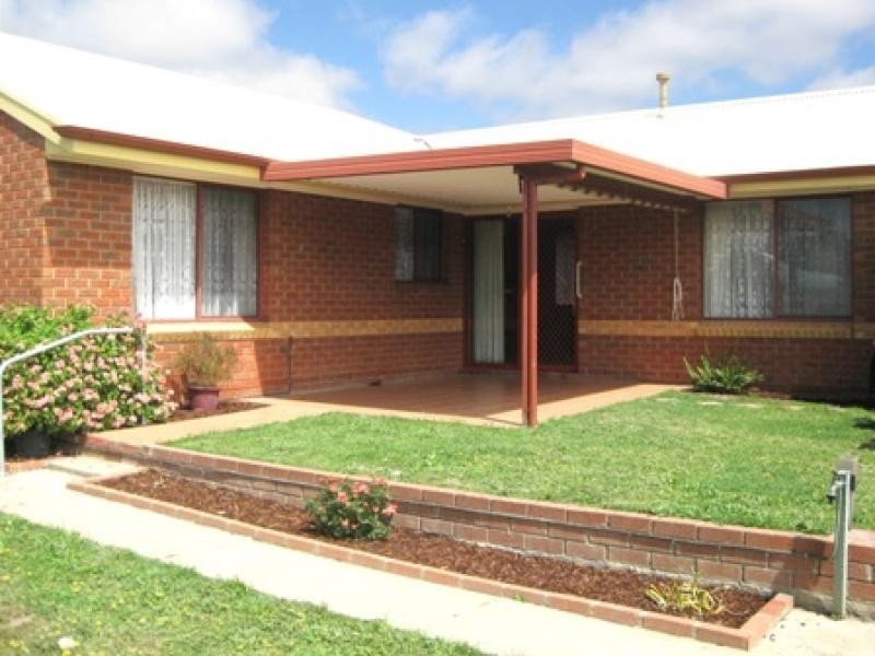 8 Dava Court, Kangaroo Flat VIC 3555