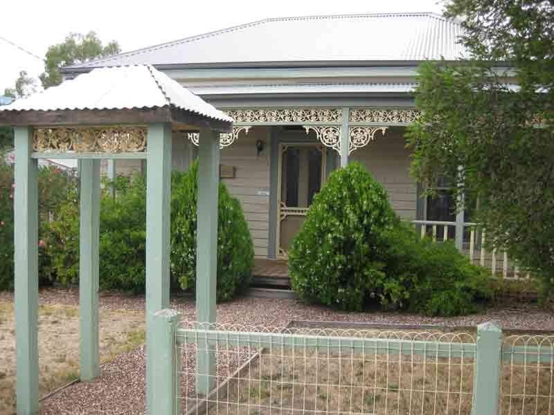 39 Maple Street, Golden Square VIC 3555