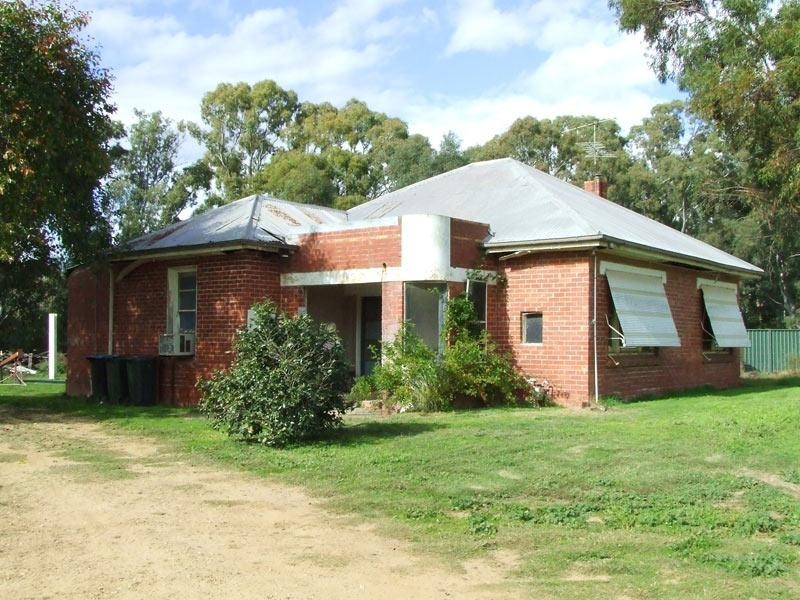 105 – 107 Crusoe Road, Kangaroo Flat VIC 3555