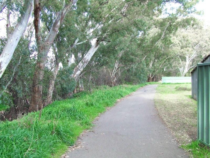 105 – 107 Crusoe Road, Kangaroo Flat VIC 3555