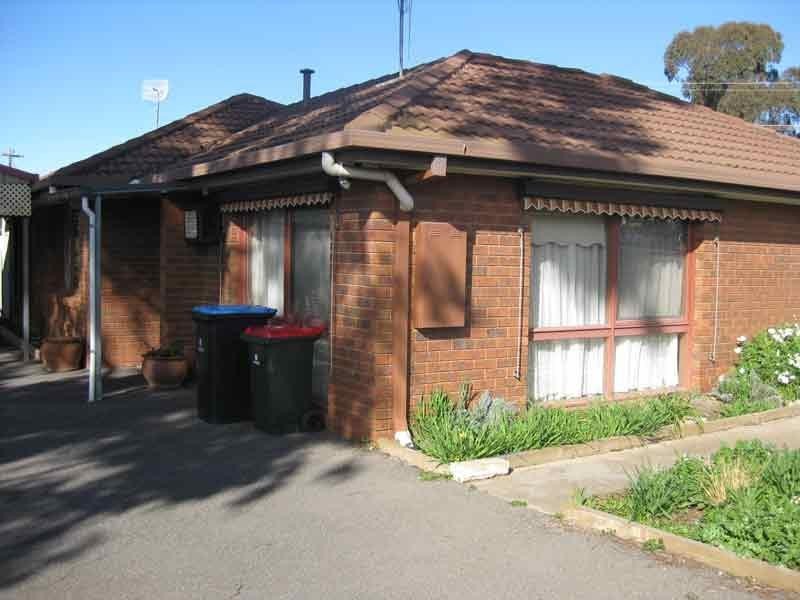 327 Mackenzie Street West, Kangaroo Flat VIC 3555