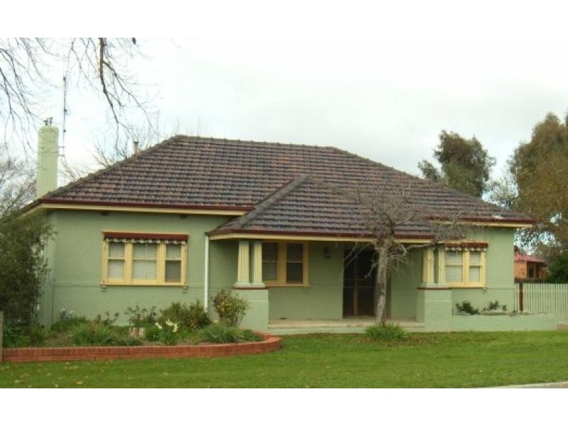 11 Crusoe Road, Kangaroo Flat VIC 3555