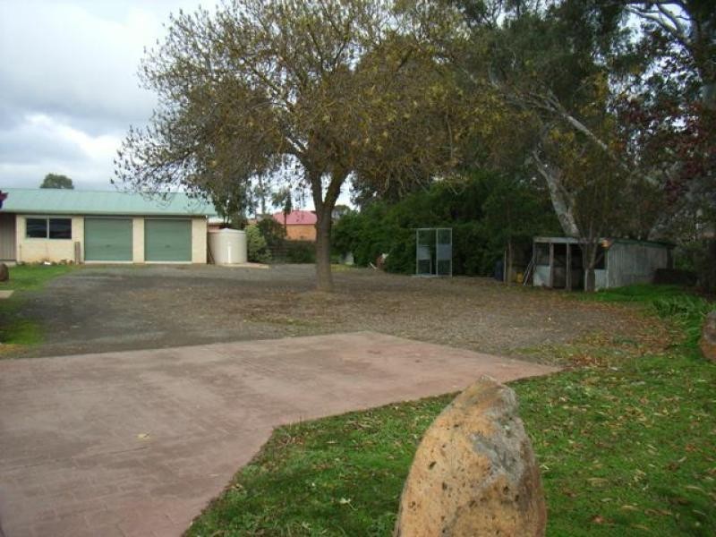 11 Crusoe Road, Kangaroo Flat VIC 3555