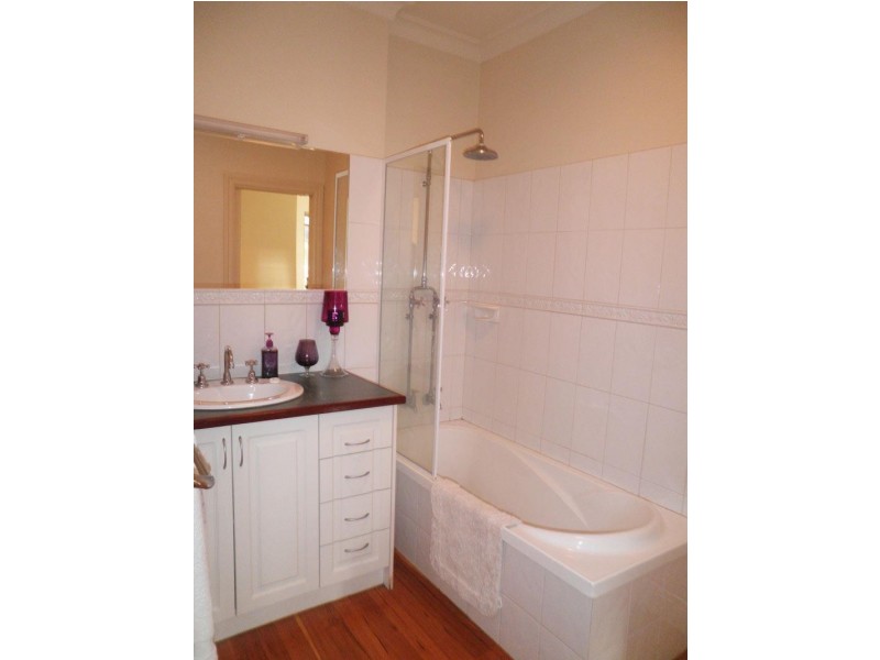 3 B Keast Court, Kangaroo Flat VIC 3555