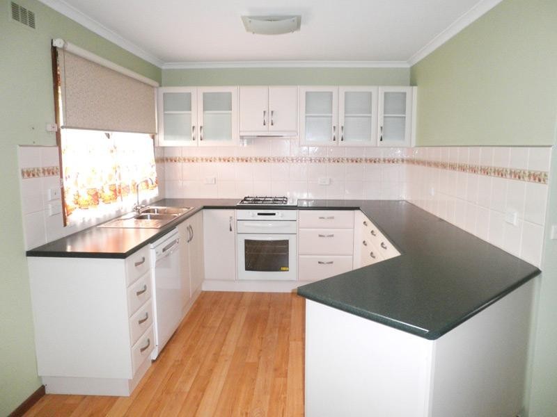 327 MacKenzie Street West, Kangaroo Flat VIC 3555