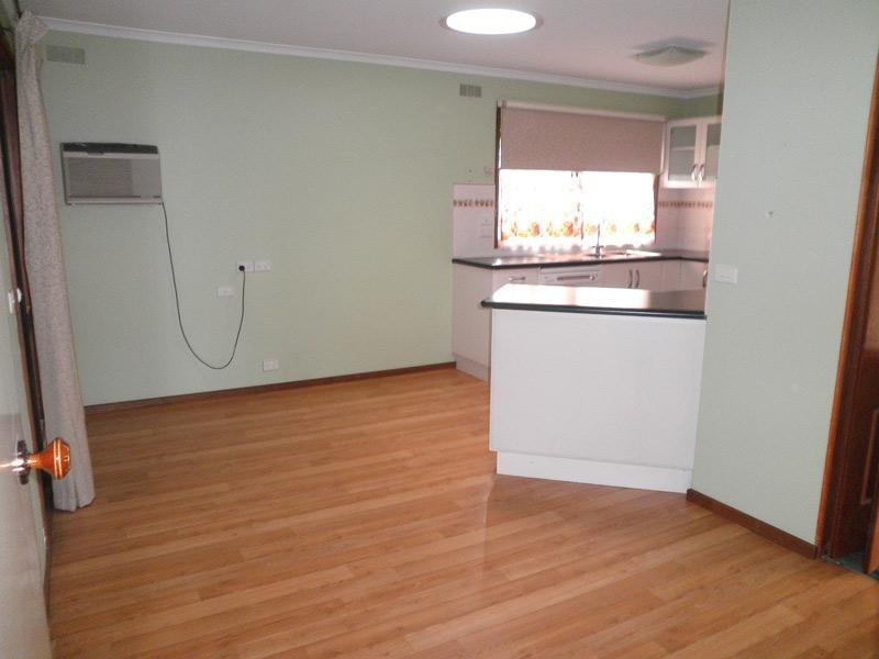 327 MacKenzie Street West, Kangaroo Flat VIC 3555