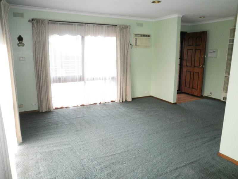 327 MacKenzie Street West, Kangaroo Flat VIC 3555