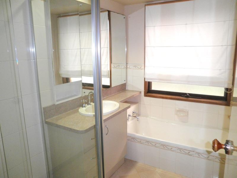 327 MacKenzie Street West, Kangaroo Flat VIC 3555