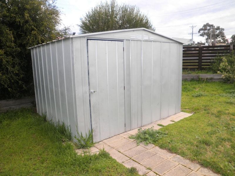 327 MacKenzie Street West, Kangaroo Flat VIC 3555