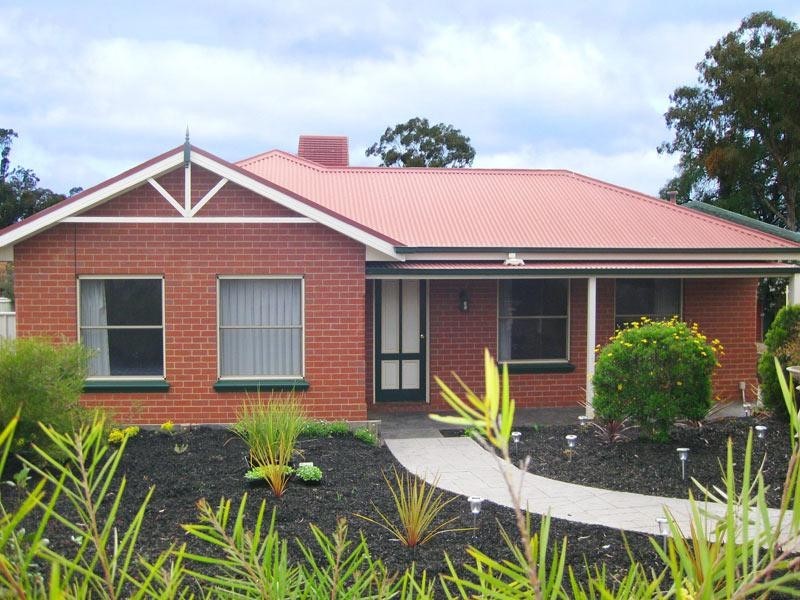 8 Diamond Court, Kangaroo Flat VIC 3555