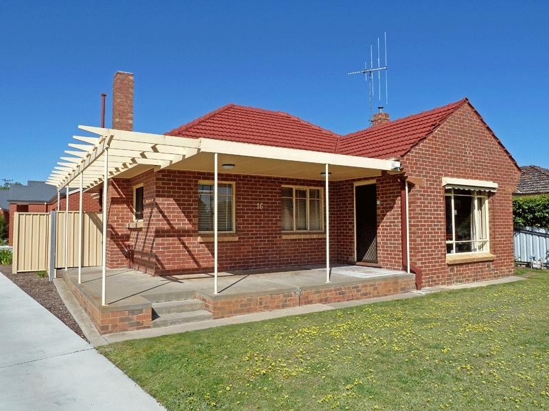 16 Station Street, Kangaroo Flat VIC 3555