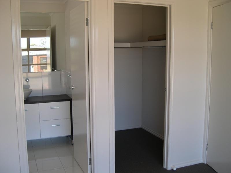 4 Gordonia Place, Epsom VIC 3551