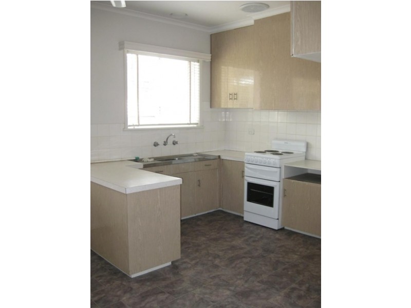 5 Oak Street, Golden Square VIC 3555