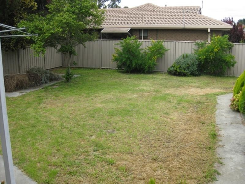 5 Oak Street, Golden Square VIC 3555