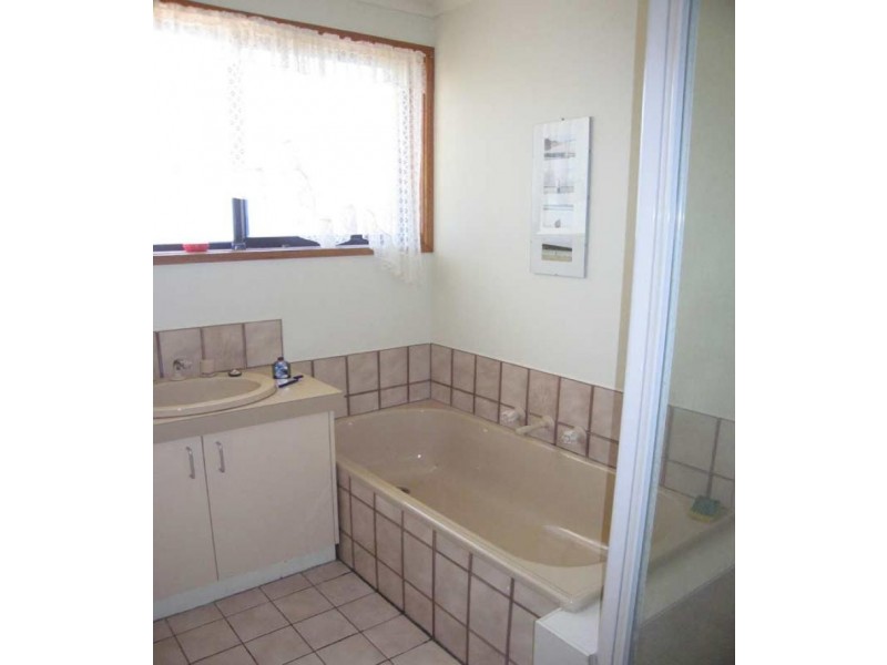 Unit 4/163 Retreat Road, Spring Gully VIC 3550