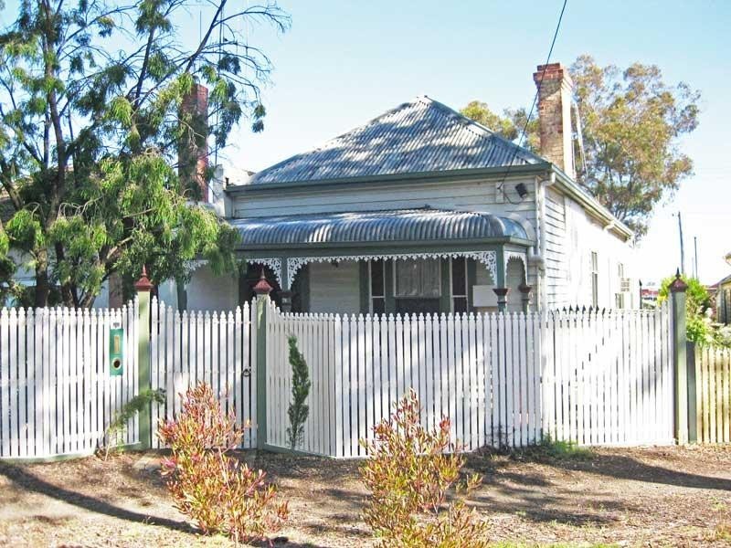 74 Gladstone Street, Quarry Hill VIC 3550