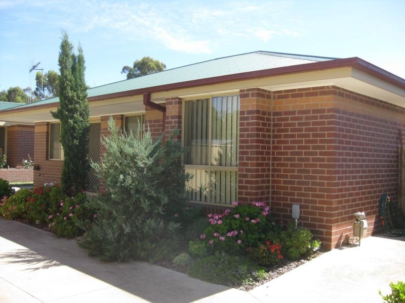 Unit 2/71 Simpsons Road, Eaglehawk VIC 3556