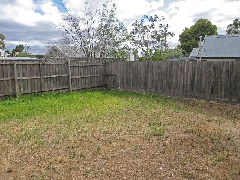 5 School Street, California Gully VIC 3556