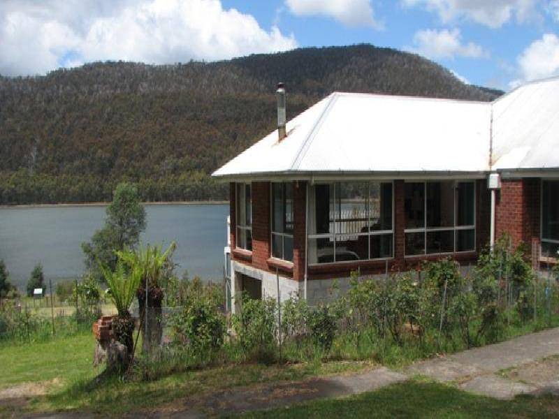 Bradys Lake TAS 7140