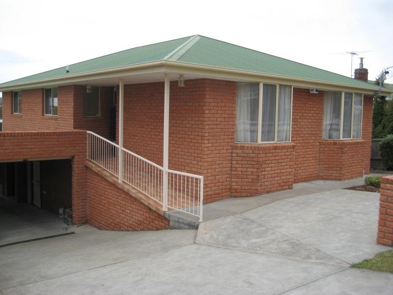 3 A Raminea Road, Lindisfarne TAS 7015