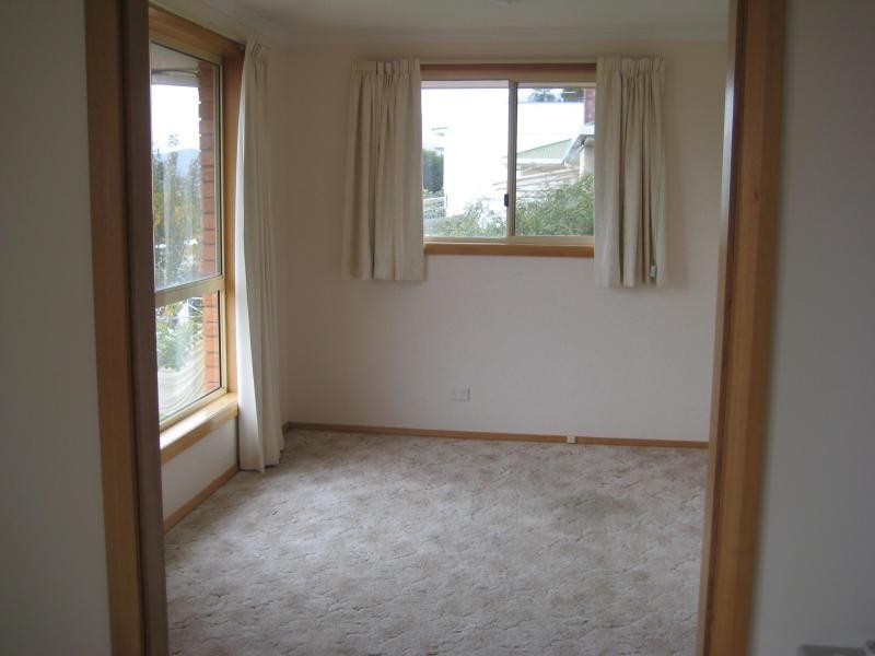 3 A Raminea Road, Lindisfarne TAS 7015