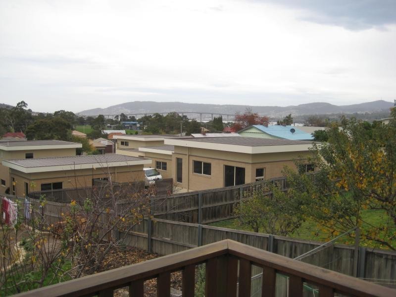 3 A Raminea Road, Lindisfarne TAS 7015