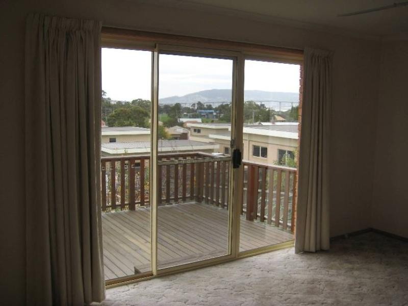 3a Raminea Road, Lindisfarne TAS 7015