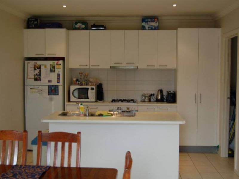 15 BRENTWOOD PLACE, Roxburgh Park VIC 3064