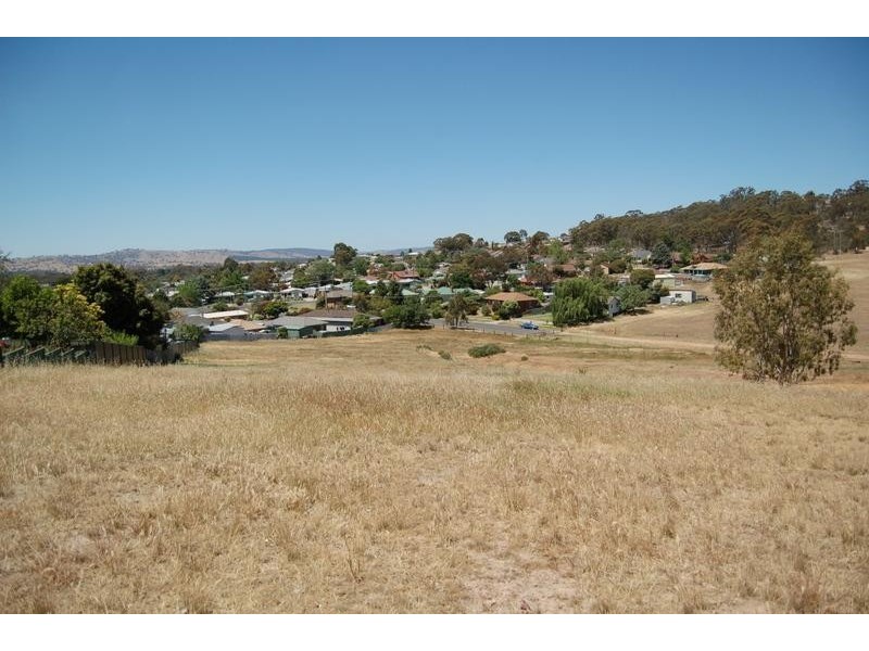 28 Priestly Crescent, Seymour VIC 3660
