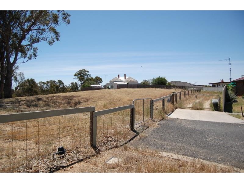 28 Priestly Crescent, Seymour VIC 3660