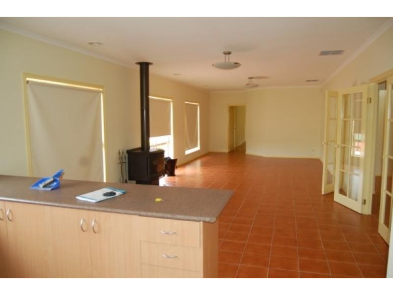 18 Retland Drive, Whittlesea VIC 3757