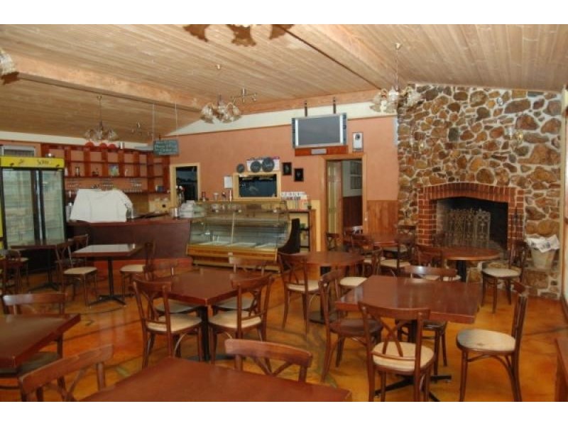 10 MAIN STREET, Kinglake VIC 3763