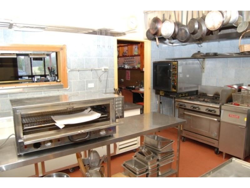 10 MAIN STREET, Kinglake VIC 3763