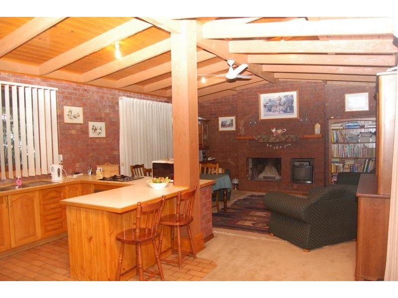 2 James Street, Kinglake VIC 3763