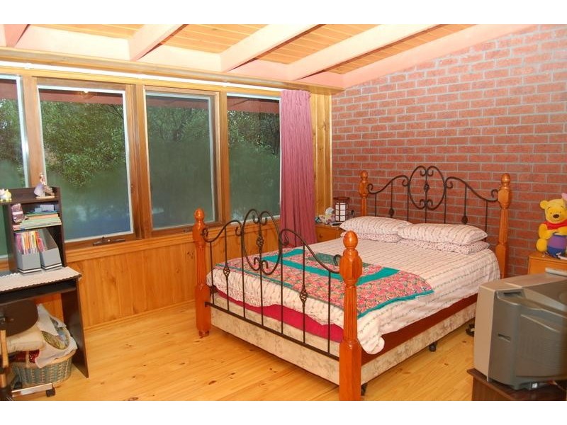 2 James Street, Kinglake VIC 3763