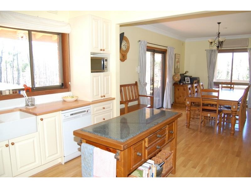 400 Coombs Road, Kinglake West VIC 3757