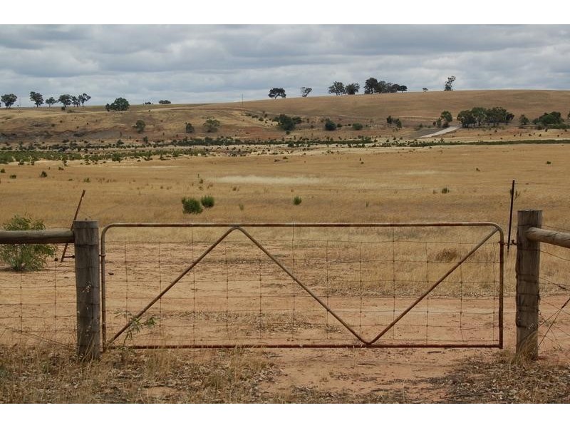 74 Lakeside Boulevard, Heathcote VIC 3523