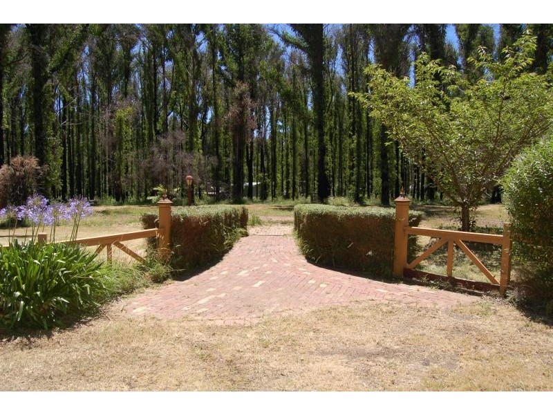 245 Edenvale Crescent, Kinglake West VIC 3757