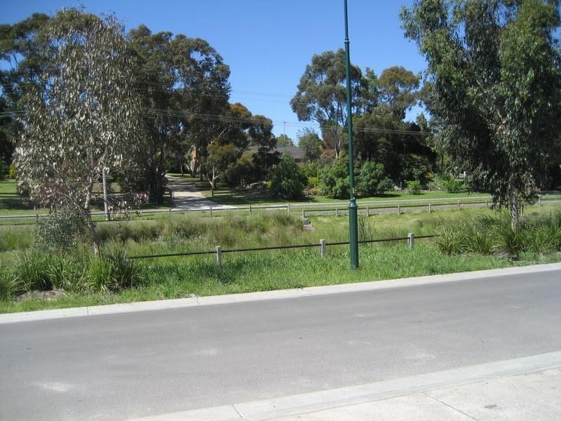 8 Ovens Circuit, Whittlesea VIC 3757