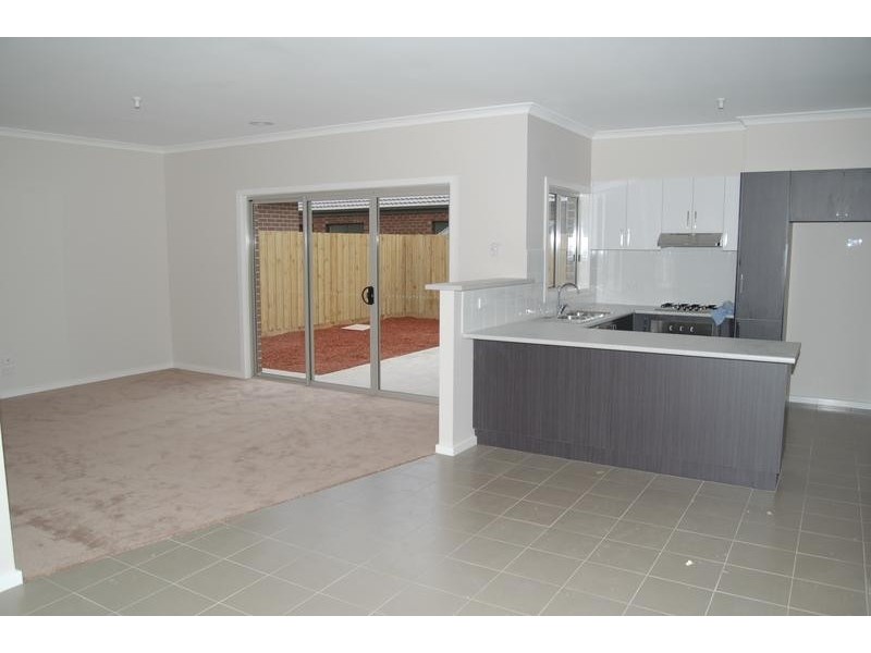 18 Ovens Circuit, Whittlesea VIC 3757