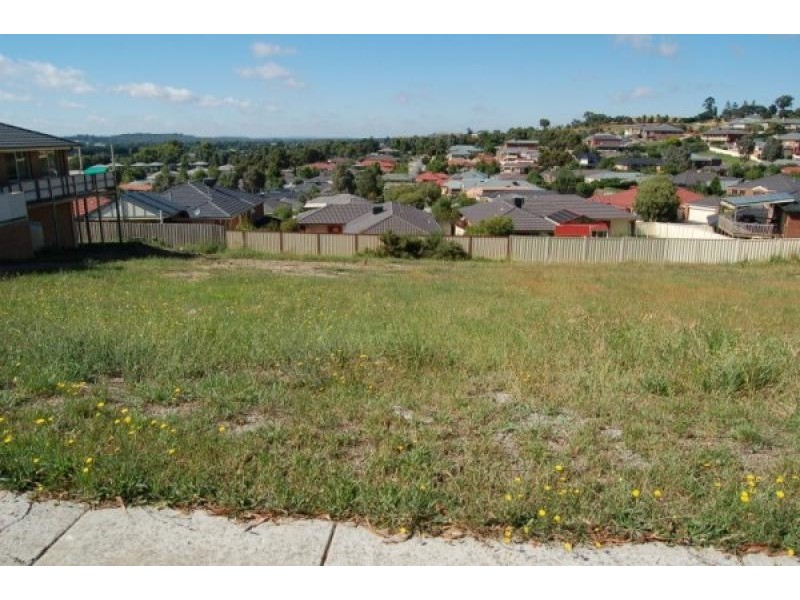 8 Bowerbird Place, Whittlesea VIC 3757